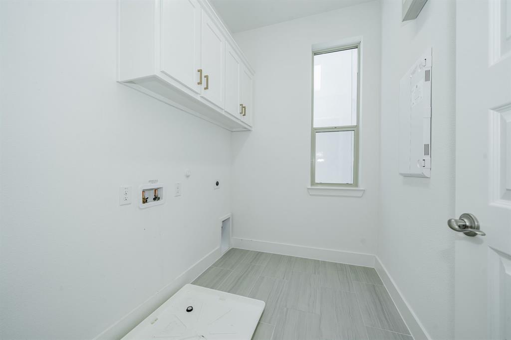 8106 Fallston Court Dallas, TX 75231 - Photo 36 of 40 a view of small space