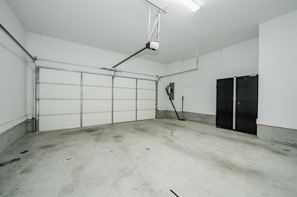 8106 Fallston Court Dallas, TX 75231 - Photo 38 of 40 a view of a garage