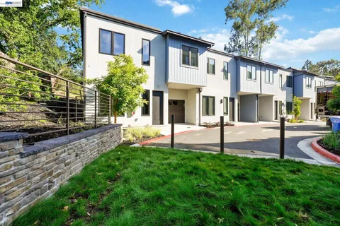 $900,000 | 80 Woodbury Highlands Place, Unit 10, Lafayette, CA 94549