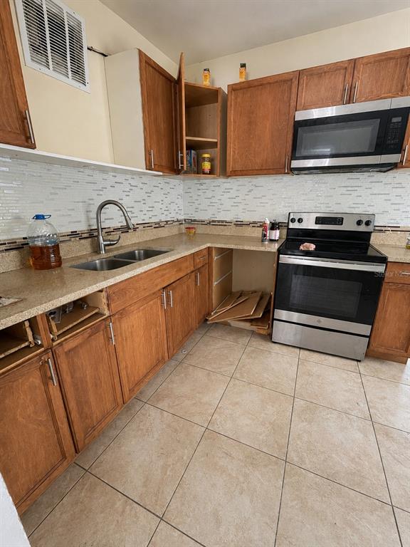 4615 Clarcona Ocoee Road Orlando, FL 32810 - Photo 7 of 19