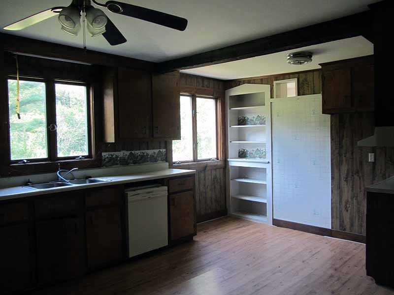 70 Snowball Hill Road New Harbor, ME 04554 - Photo 11 of 20 Kitchen.