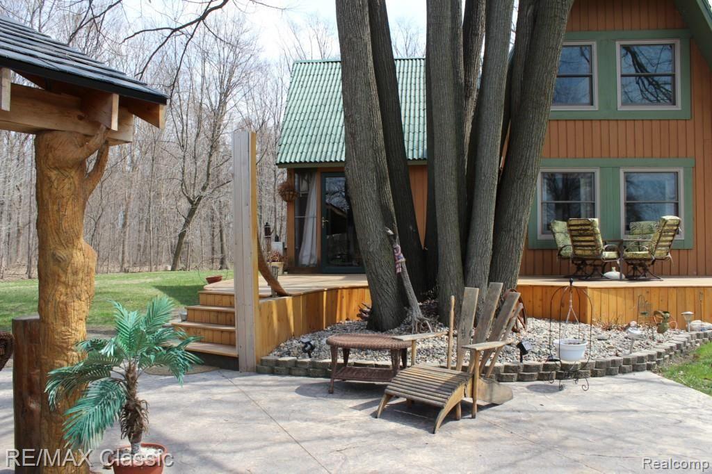 26760 Johns Road Wixom, MI 48393 - Photo 2 of 32 CUSTOM DECK