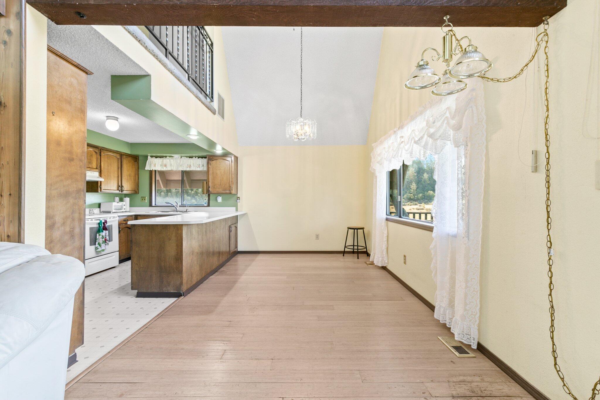 1875 Crowfoot Road Eagle Point, OR 97524 - Photo 10 of 27 Diningroom-2