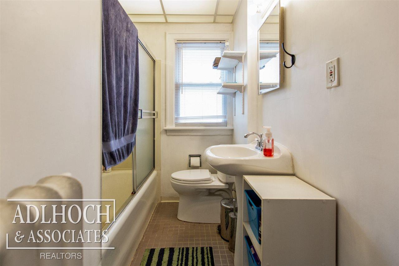 853 Nottingham Road Grosse Pointe, MI 48230 - Photo 11 of 16 31377826-10.JPG
