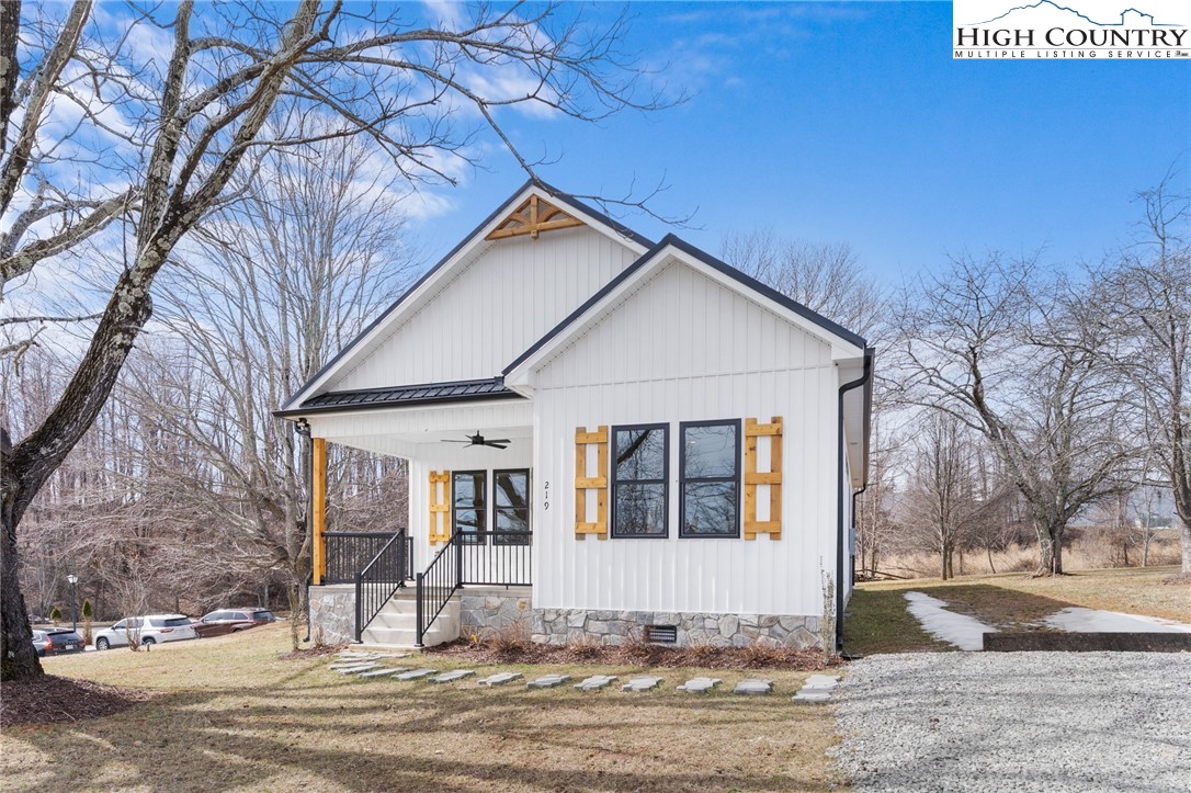 219 Grayson Street Sparta, NC 28675 - Photo 2 of 31