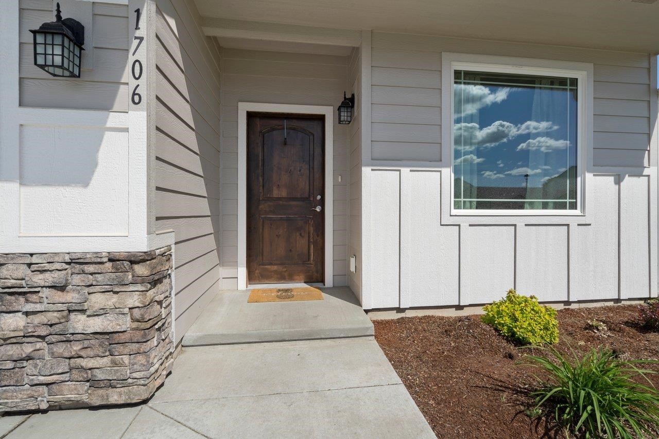 1706 North Arties Road Spokane Valley, WA 99016 - Photo 3 of 35