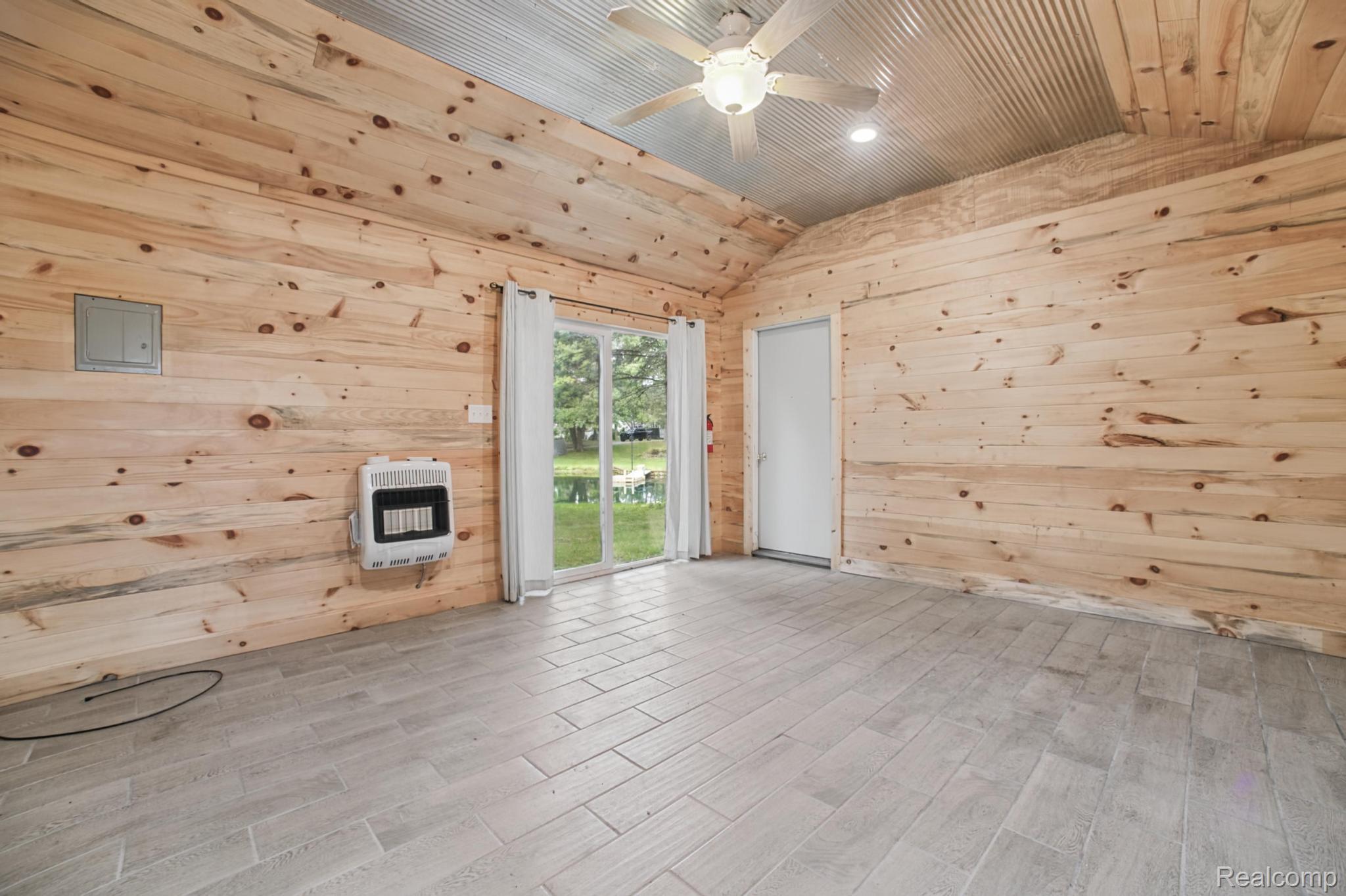 11897 Shaffer Road Davisburg, MI 48350 - Photo 44 of 55 Bunkhouse with heater