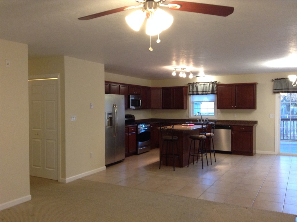 14 Mount Vernon Road Chicopee, MA 01013 - Photo 8 of 18 Gallery Image 8