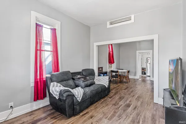 $159,900 | 735 West Market Street, Warsaw, IN 46580