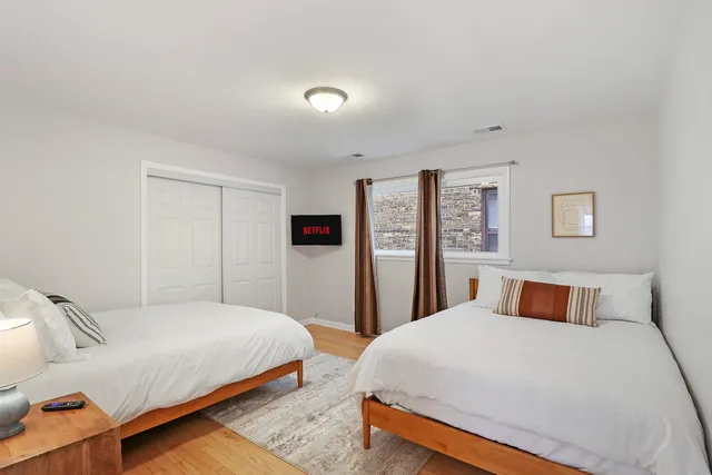 $3,000 | 135 Custer Avenue, Unit 3, Evanston, IL 60202