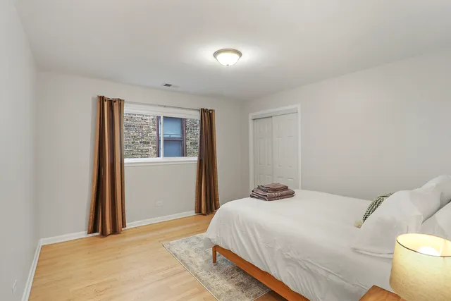 $3,000 | 135 Custer Avenue, Unit 3, Evanston, IL 60202