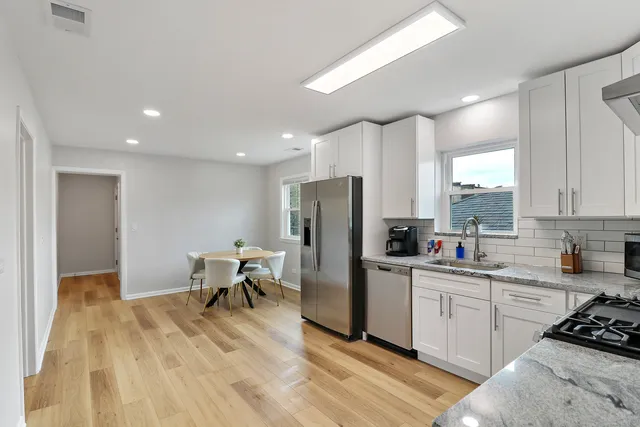 $3,000 | 135 Custer Avenue, Unit 3, Evanston, IL 60202