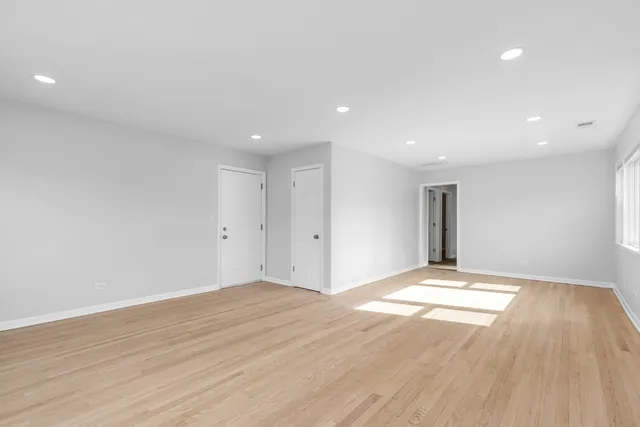 $3,000 | 135 Custer Avenue, Unit 3, Evanston, IL 60202