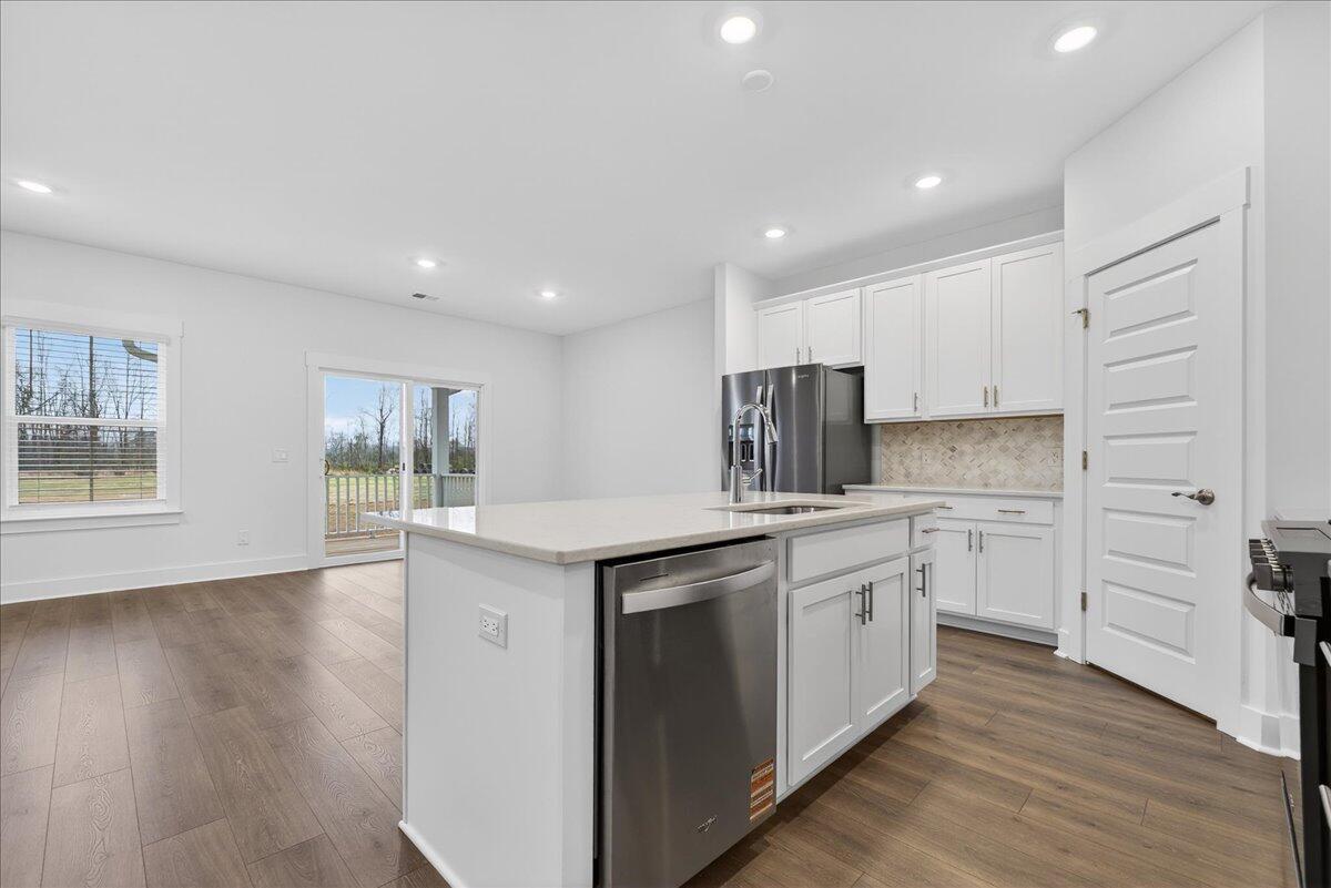 351 Calm Water Way Summerville, SC 29486 - Photo 13 of 51 16-Maddie Breggia - DSC04481