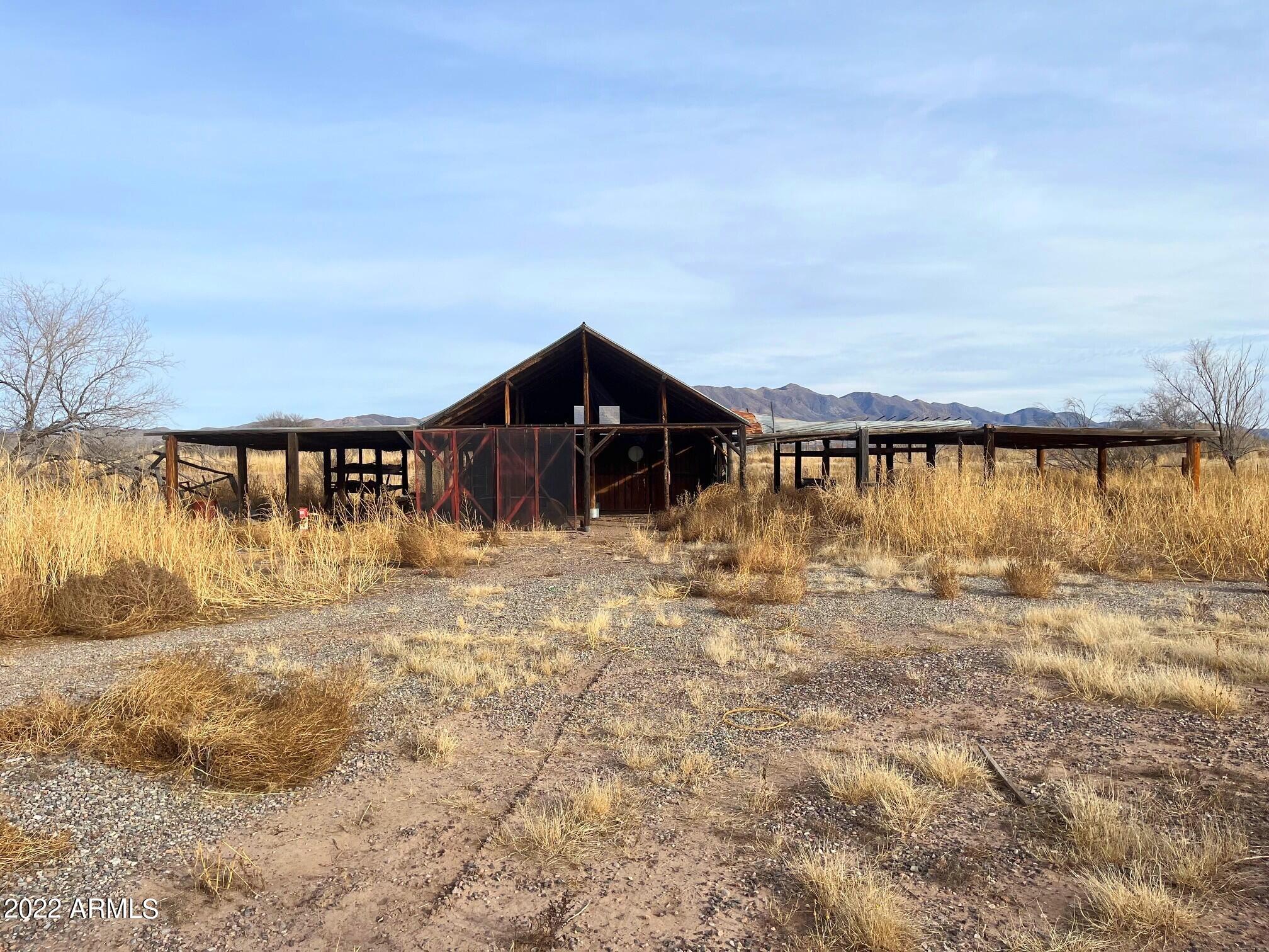 3690 West Gleeson Road Elfrida, AZ 85610 - Photo 20 of 25 Barn