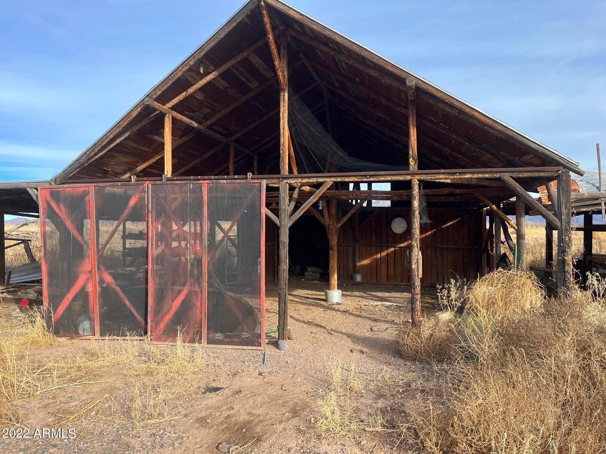 3690 West Gleeson Road Elfrida, AZ 85610 - Photo 21 of 25 Barn