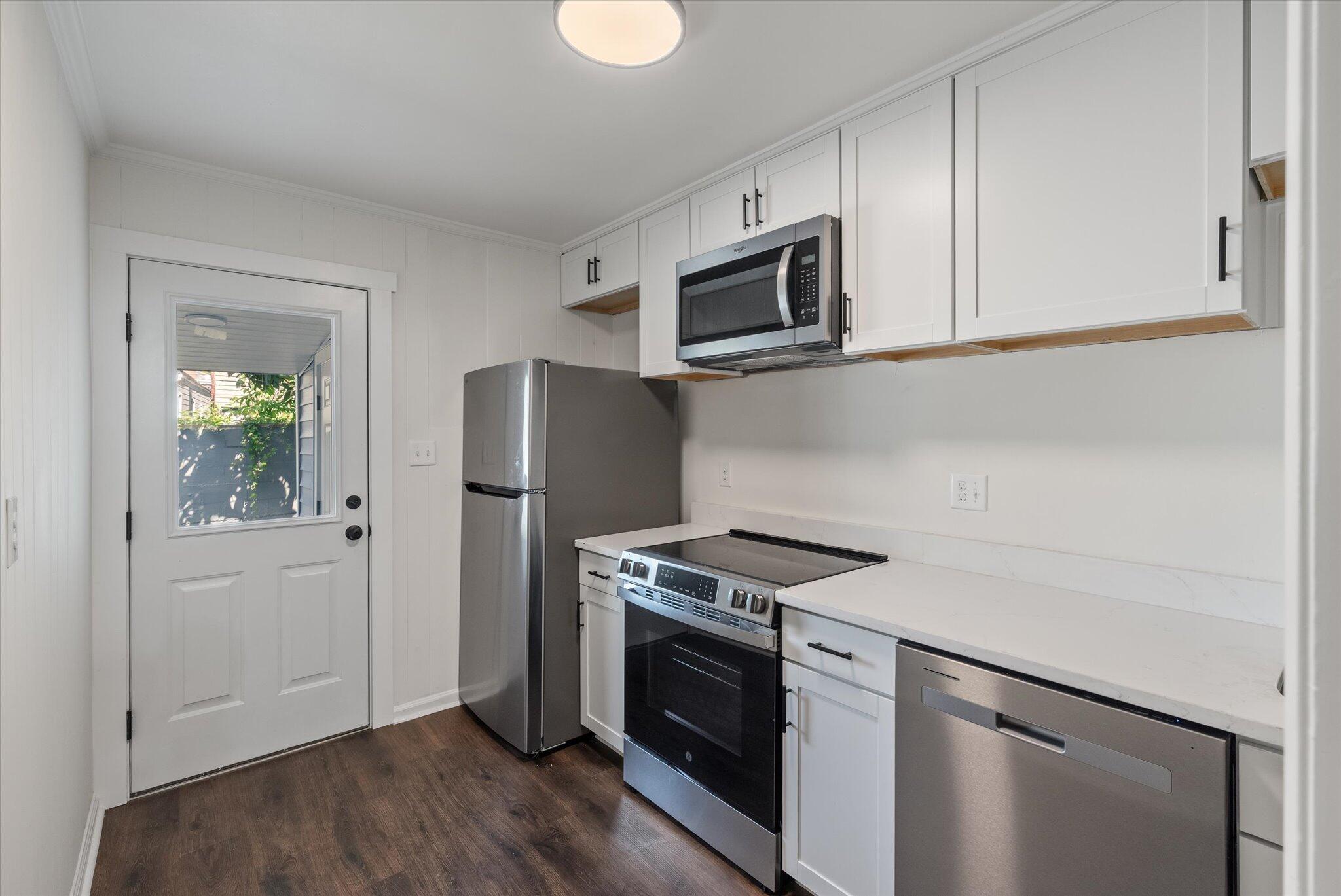 12 Grove Street Charleston, SC 29403 - Photo 5 of 23 46-8 and 10 Grove_Charleston-25