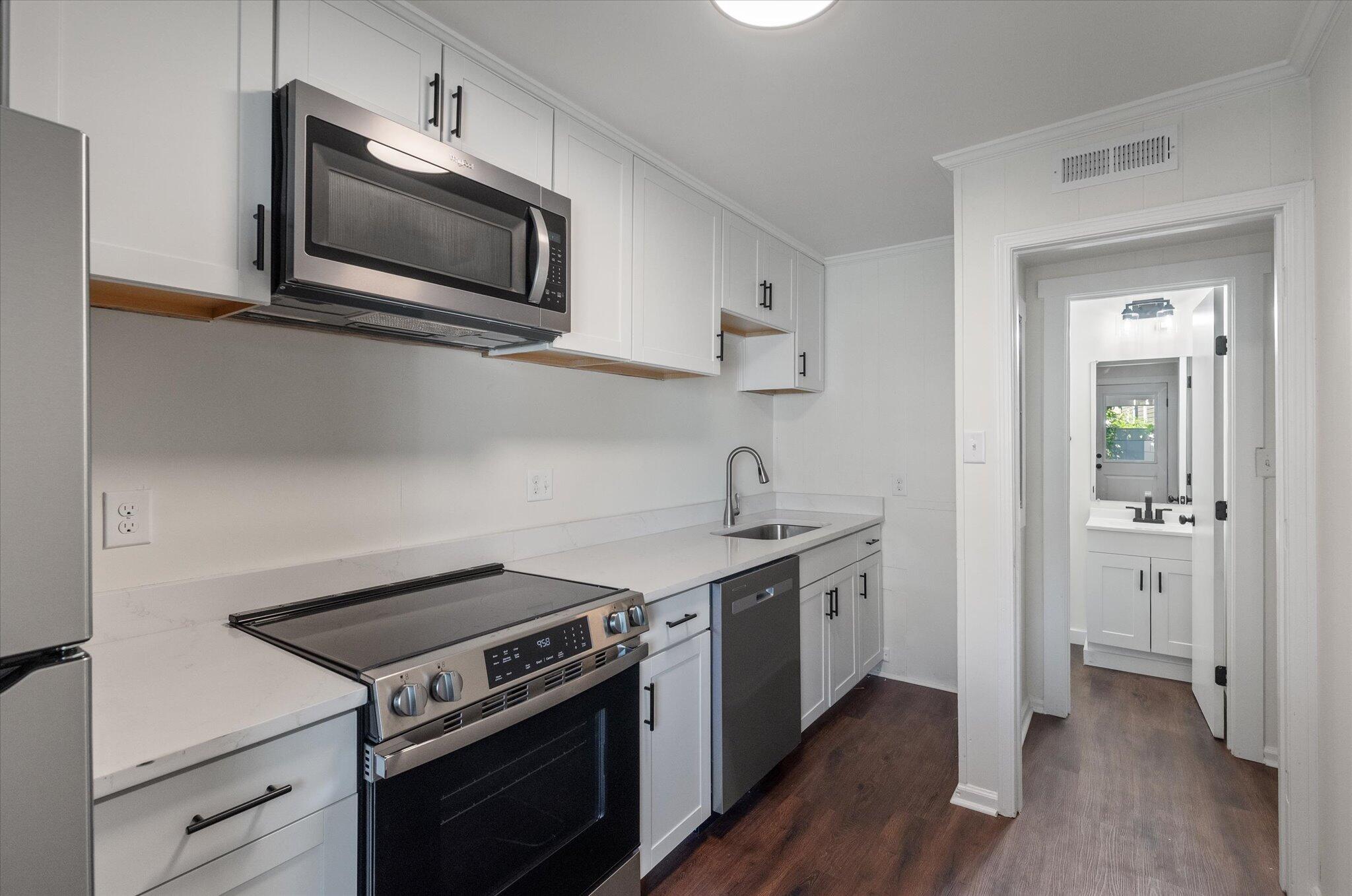 12 Grove Street Charleston, SC 29403 - Photo 6 of 23 47-8 and 10 Grove_Charleston-26