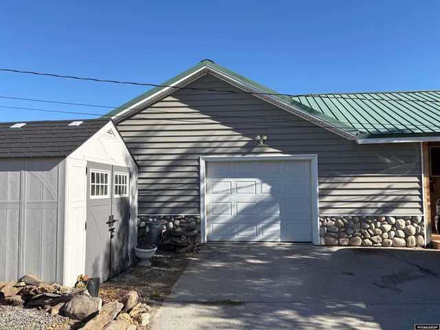 $169,900 | 102 East Jefferson Avenue, Riverton, WY 82501