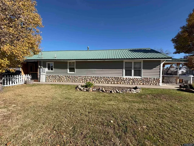 $169,900 | 102 East Jefferson Avenue, Riverton, WY 82501