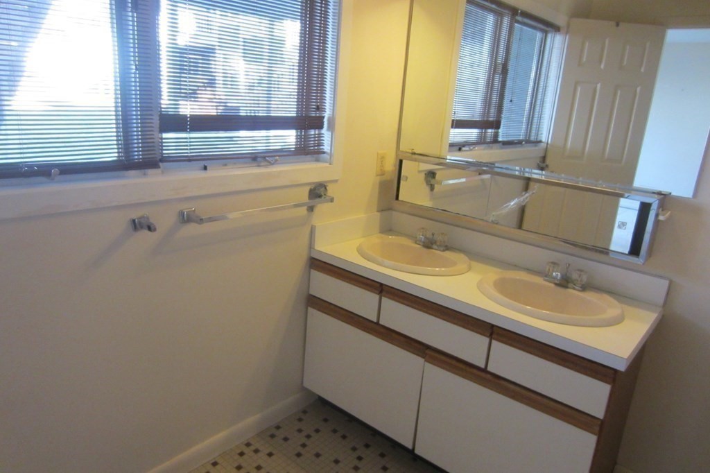 301 Beacon Park Road, Unit 301 Webster, MA 01570 - Photo 23 of 32 Gallery Image 23