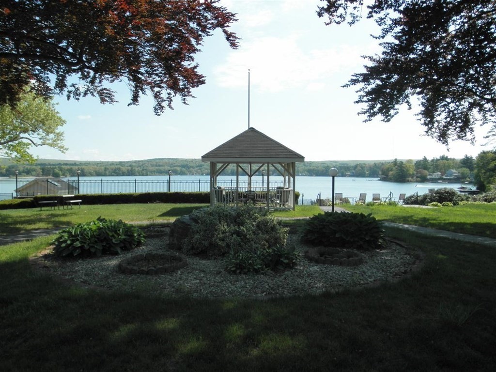 301 Beacon Park Road, Unit 301 Webster, MA 01570 - Photo 4 of 32 Gallery Image 4