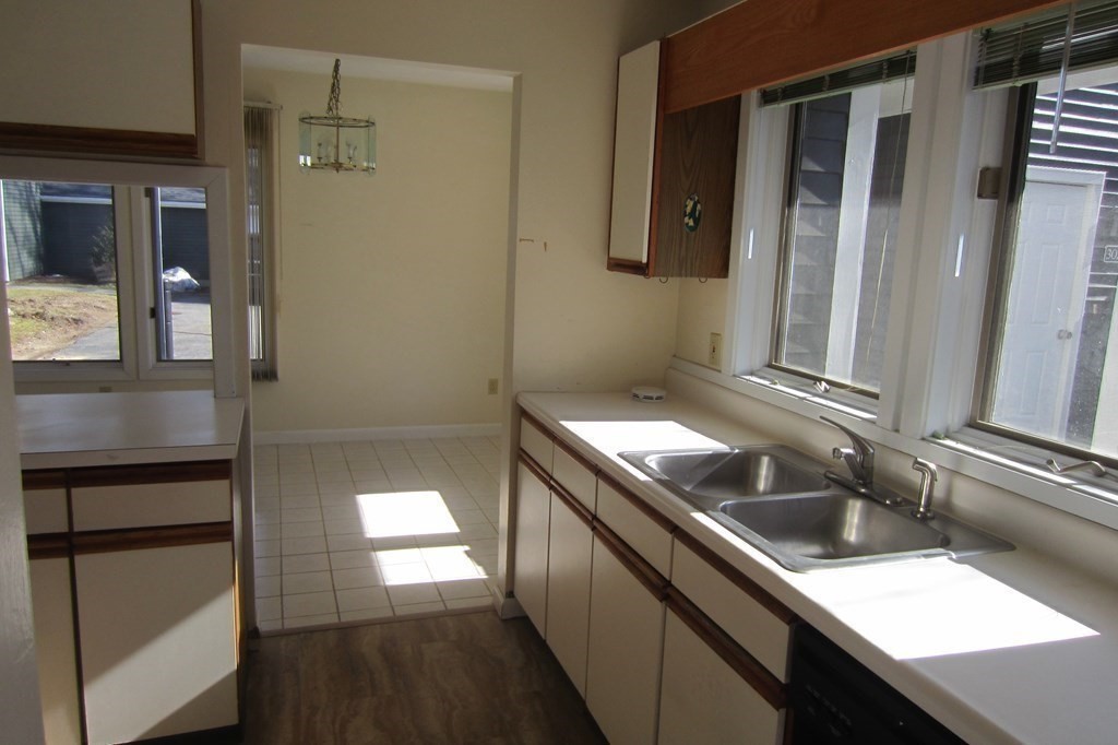 301 Beacon Park Road, Unit 301 Webster, MA 01570 - Photo 8 of 32 Gallery Image 8