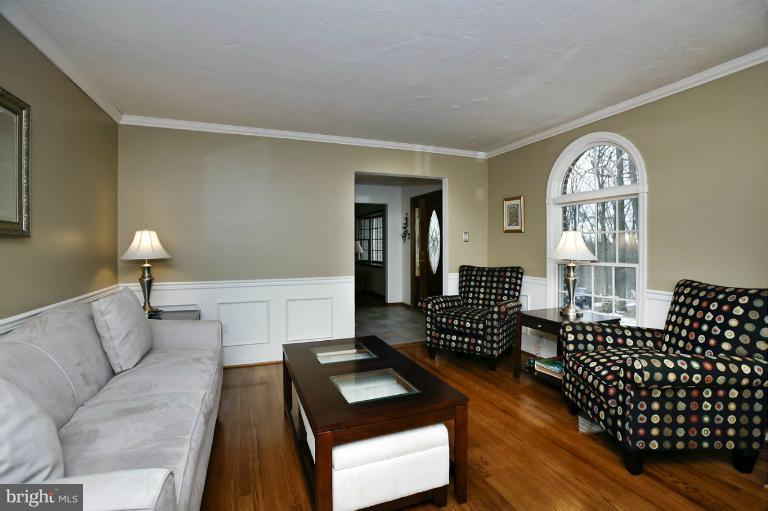 201 Leppo Road Westminster, MD 21158 - Photo 23 of 30 Living Room