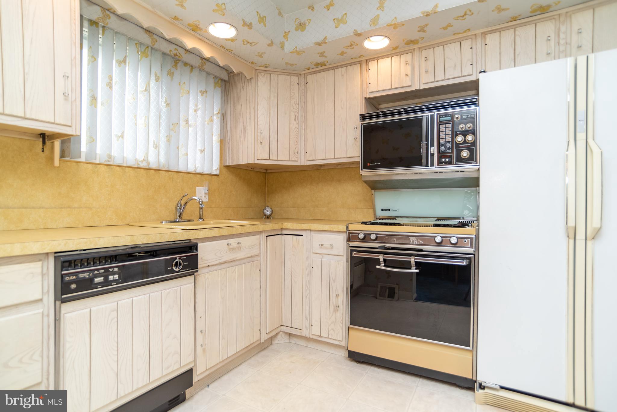 843 Avon Road Philadelphia, PA 19116 - Photo 13 of 33