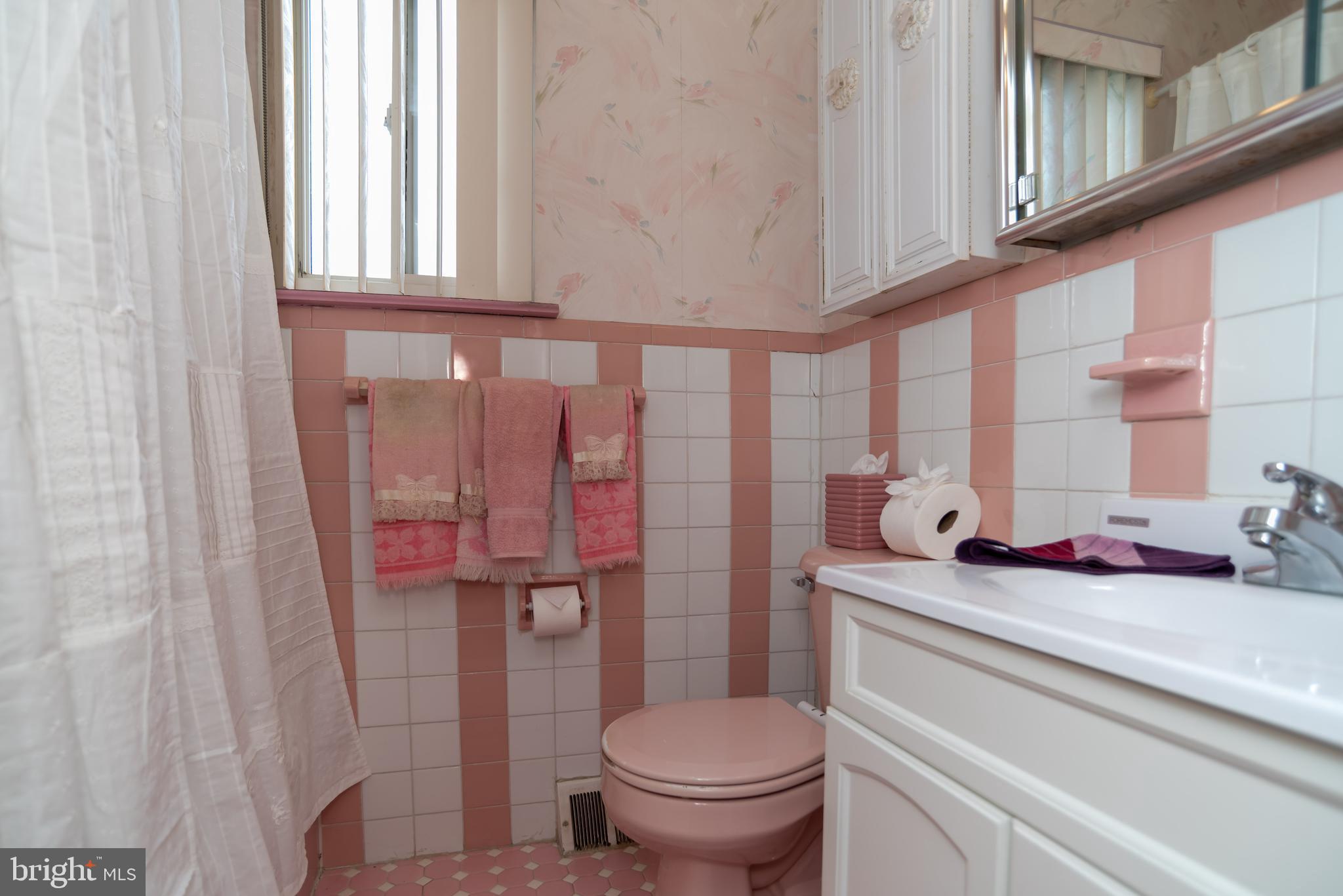 843 Avon Road Philadelphia, PA 19116 - Photo 22 of 33