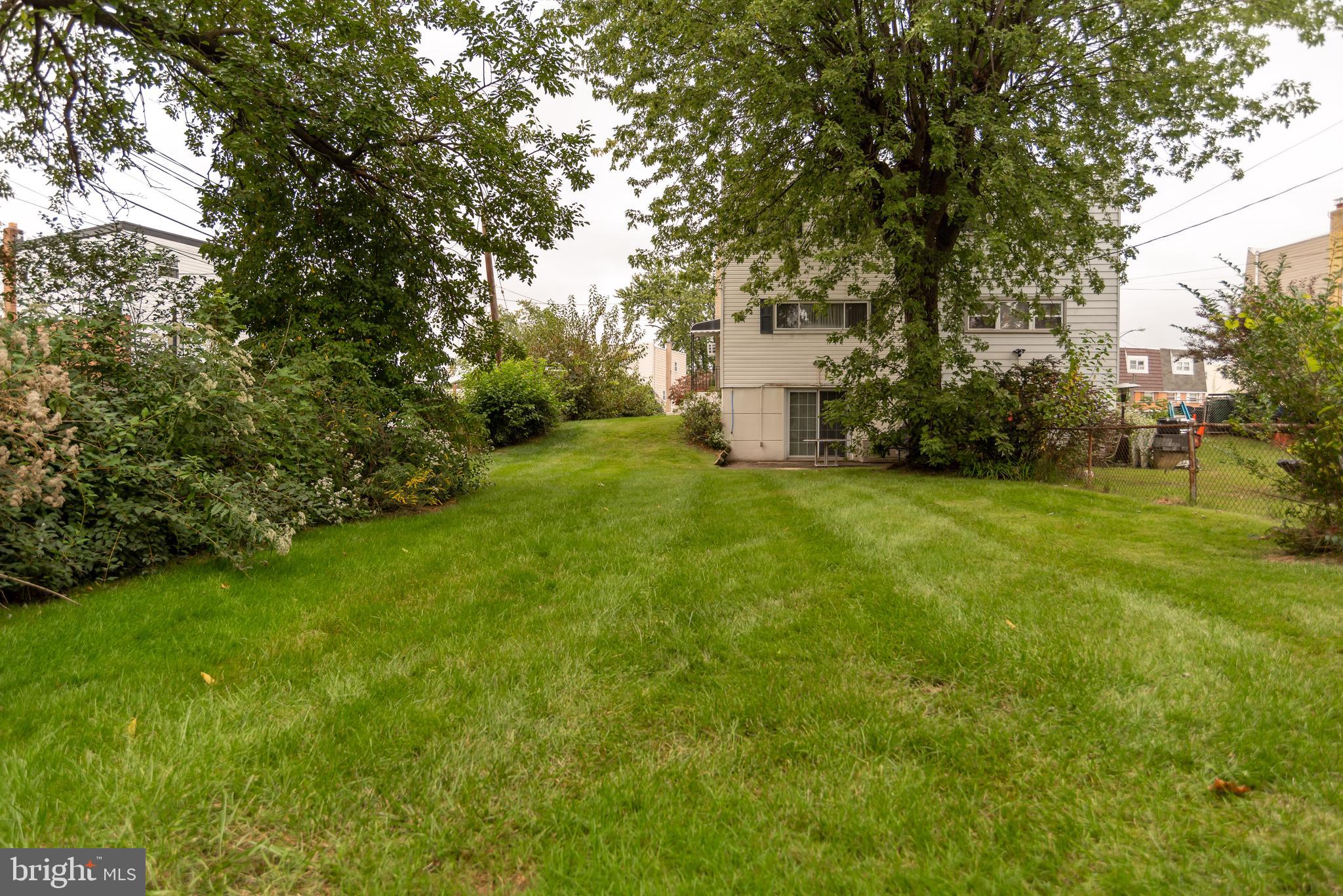 843 Avon Road Philadelphia, PA 19116 - Photo 4 of 33