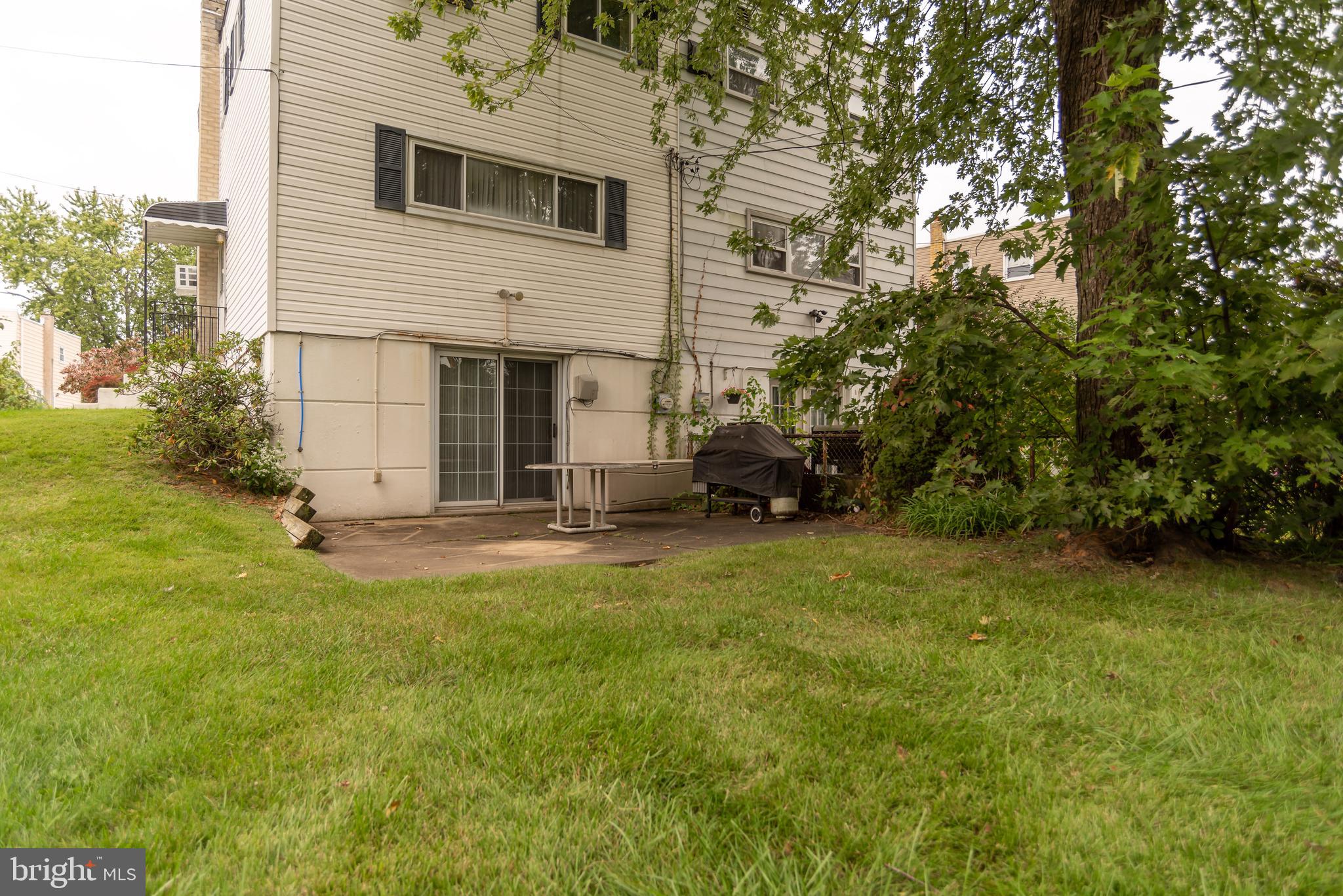 843 Avon Road Philadelphia, PA 19116 - Photo 5 of 33