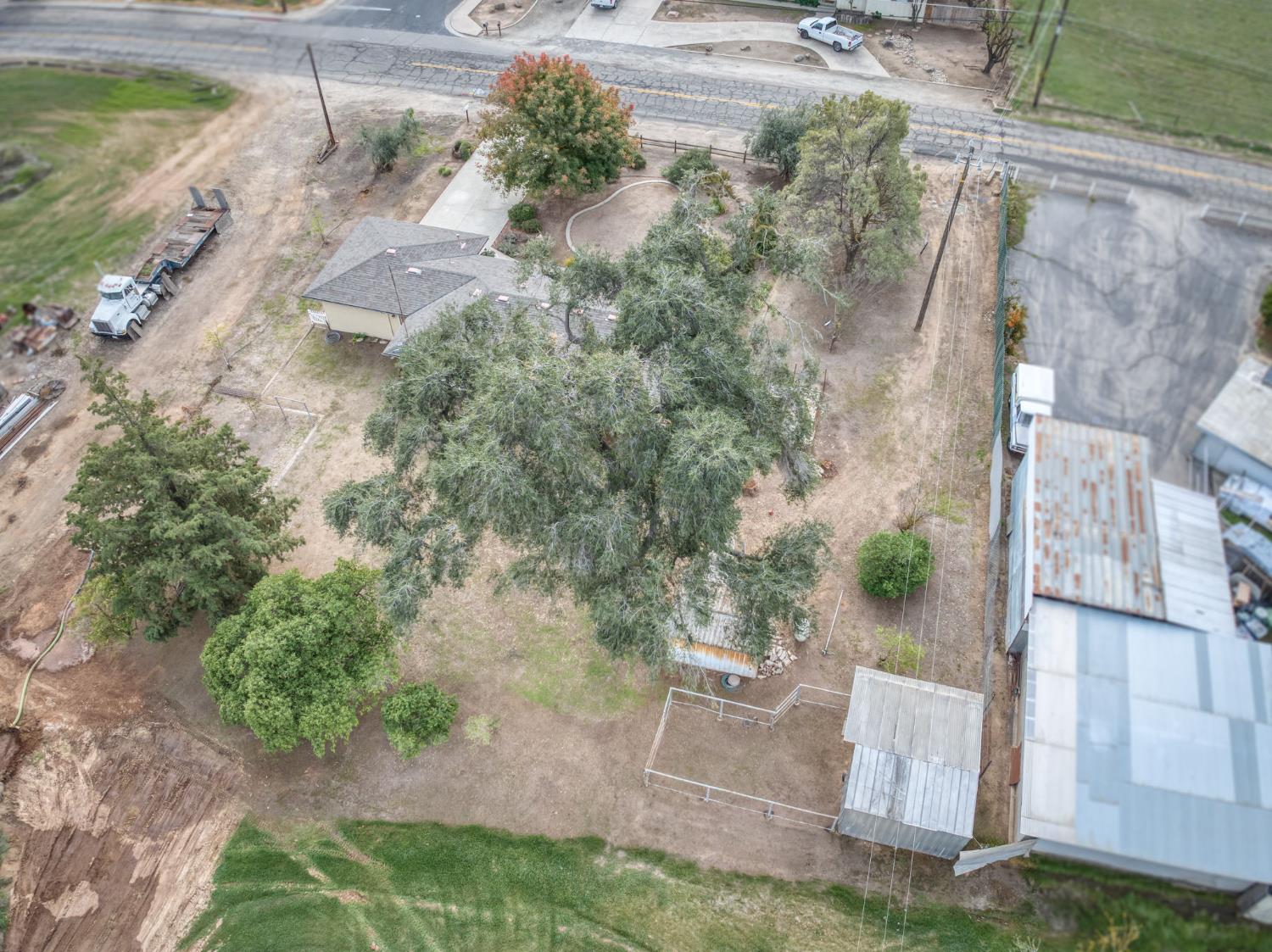 19616 East Parlier Avenue Reedley, CA 93654 - Photo 35 of 39