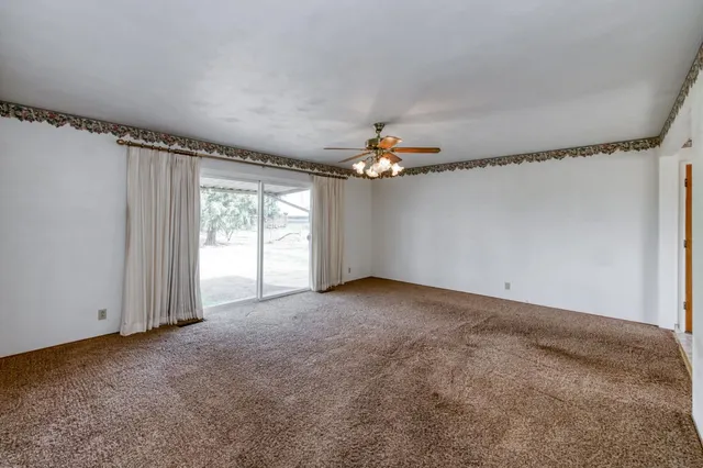 a view of empty room with window