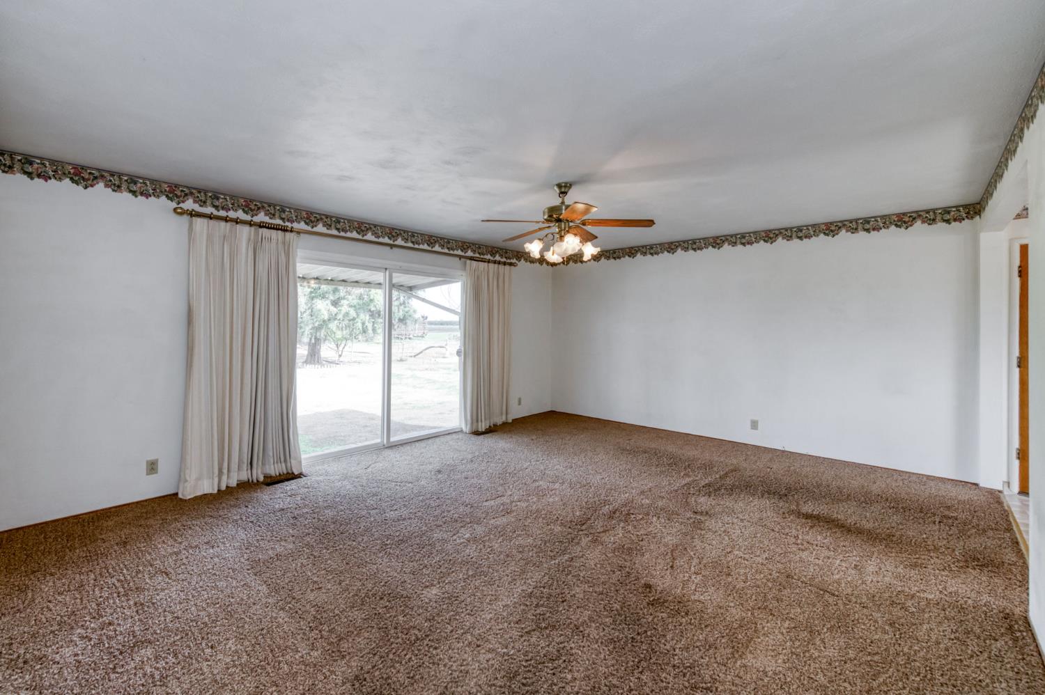 19616 East Parlier Avenue Reedley, CA 93654 - Photo 8 of 39