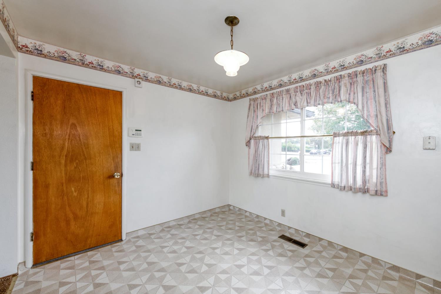 19616 East Parlier Avenue Reedley, CA 93654 - Photo 10 of 39