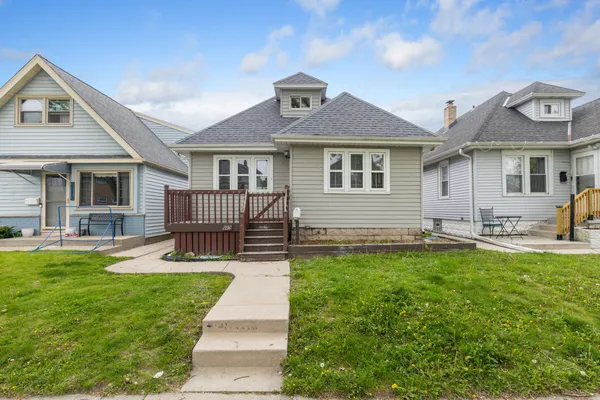 $274,900 | 2116 South 70th Street, West Allis, WI 53219