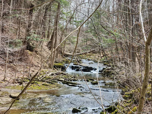 a view of utility room