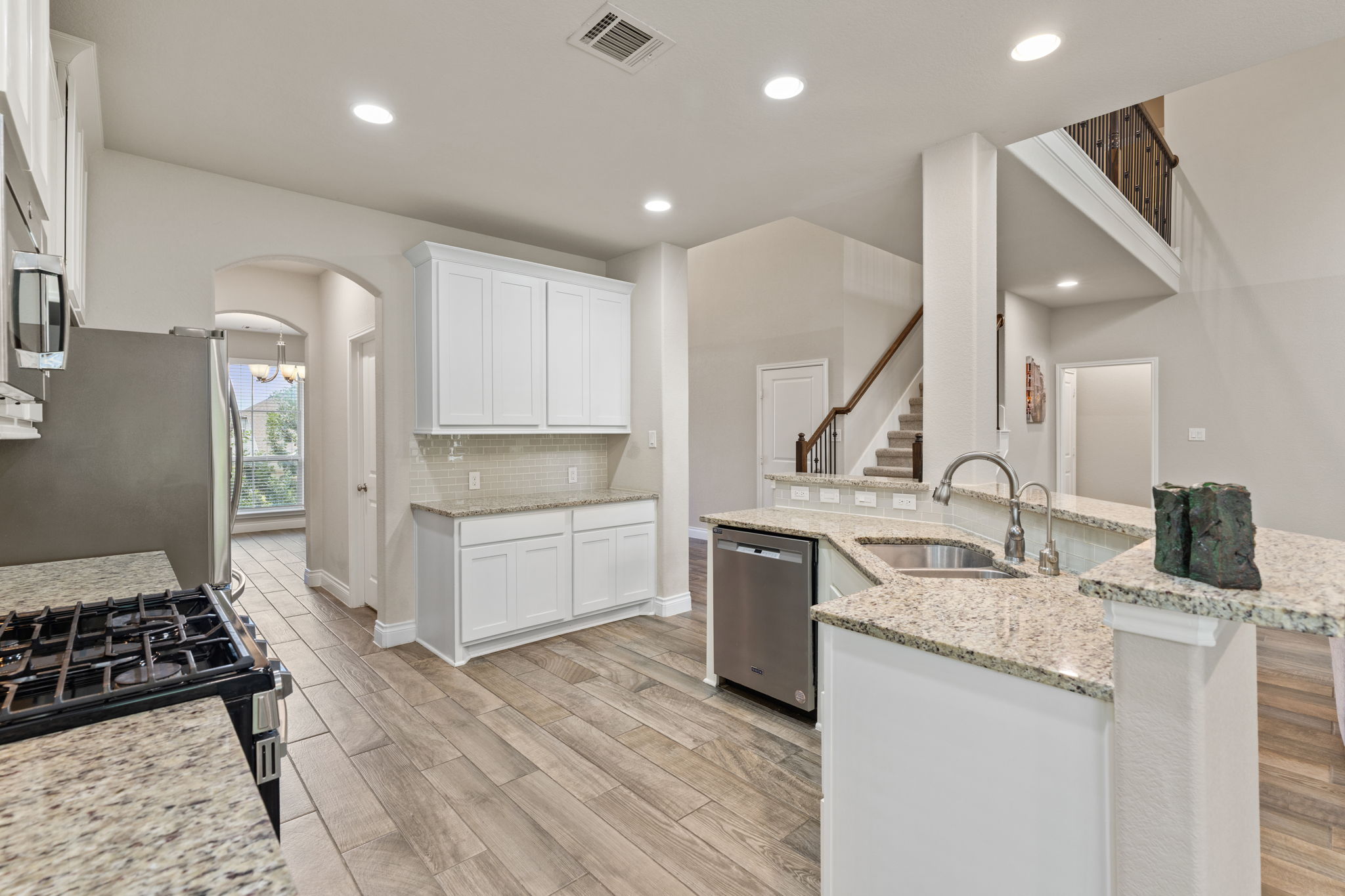 180 Santa Maria Street Georgetown, TX 78628 - Photo 12 of 38