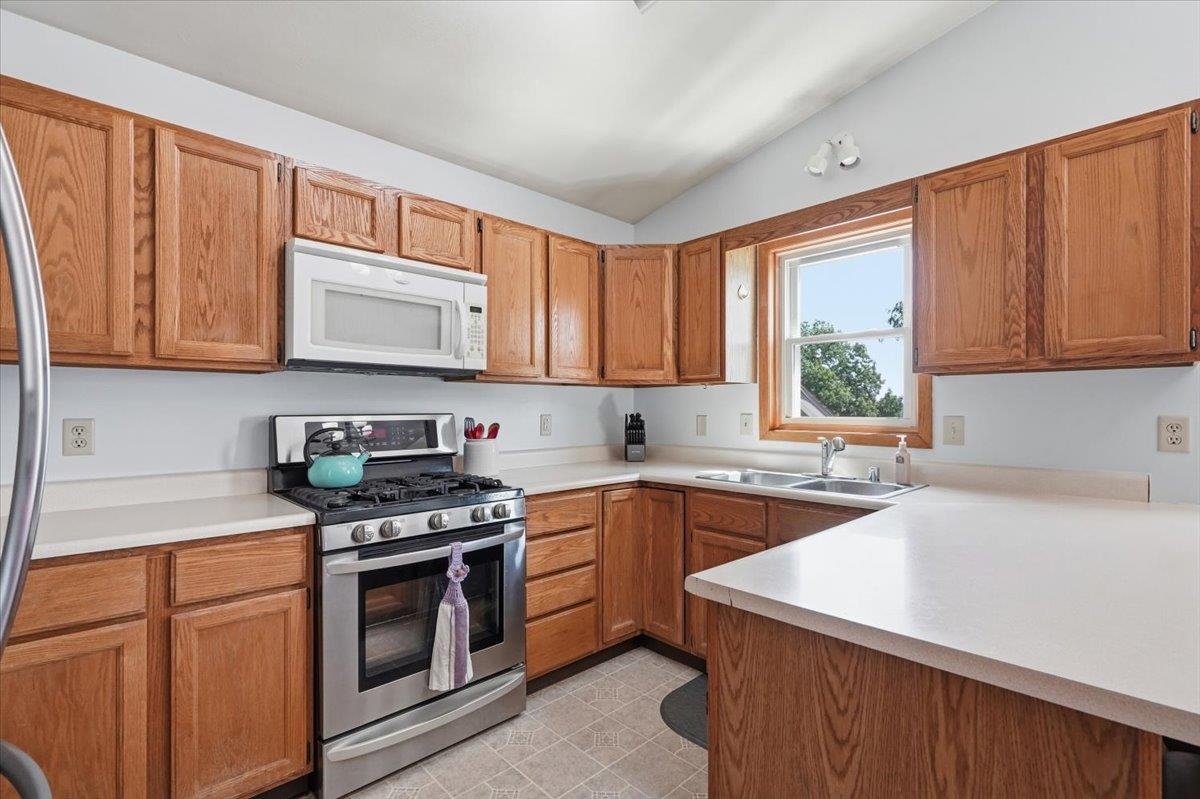 699 Robin Drive Sun Prairie, WI 53590 - Photo 5 of 43