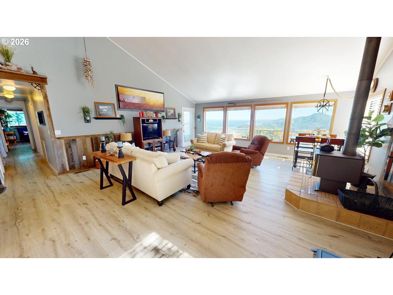 27840 Thimbleberry Road Gold Beach, OR 97444 - Photo 10 of 43 Living Room