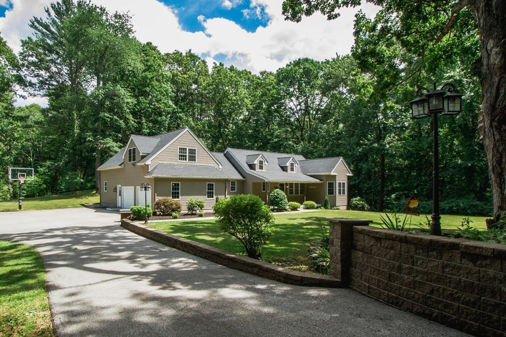47 East Baylies Road Charlton, MA 01507 - Photo 2 of 42