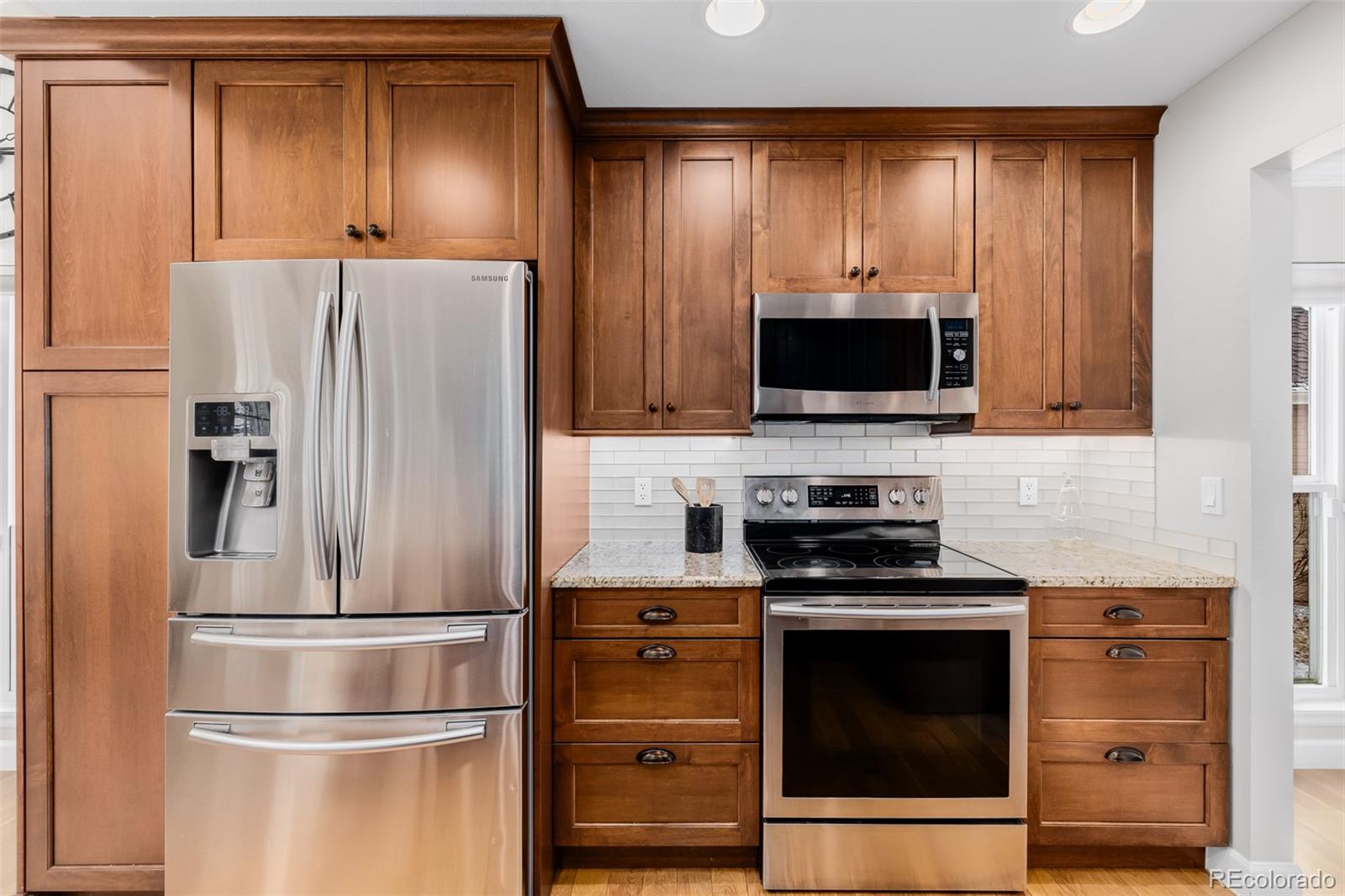 8827 South Cactus Flower Way Highlands Ranch, CO 80126 - Photo 18 of 49 a kitchen with a refrigerator stove and microwave