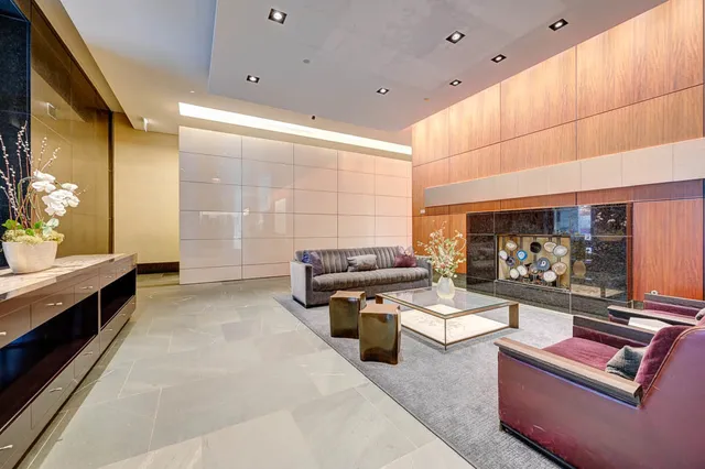 $3,900 | 130 North Garland Court, Unit 1906, Chicago, IL 60602