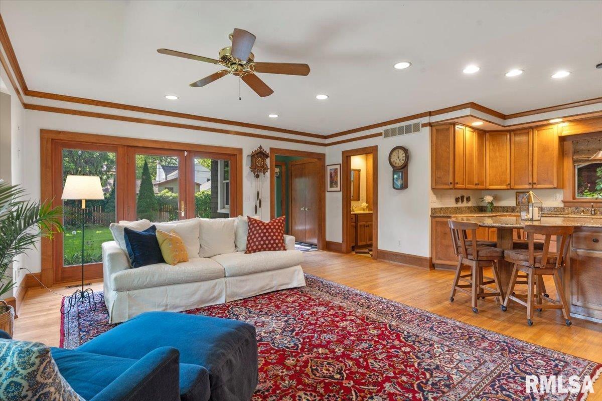 1533 Noble Avenue Springfield, IL 62704 - Photo 8 of 45