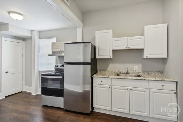 $1,850 | 1002 West 44th Street, Savannah, GA 31405