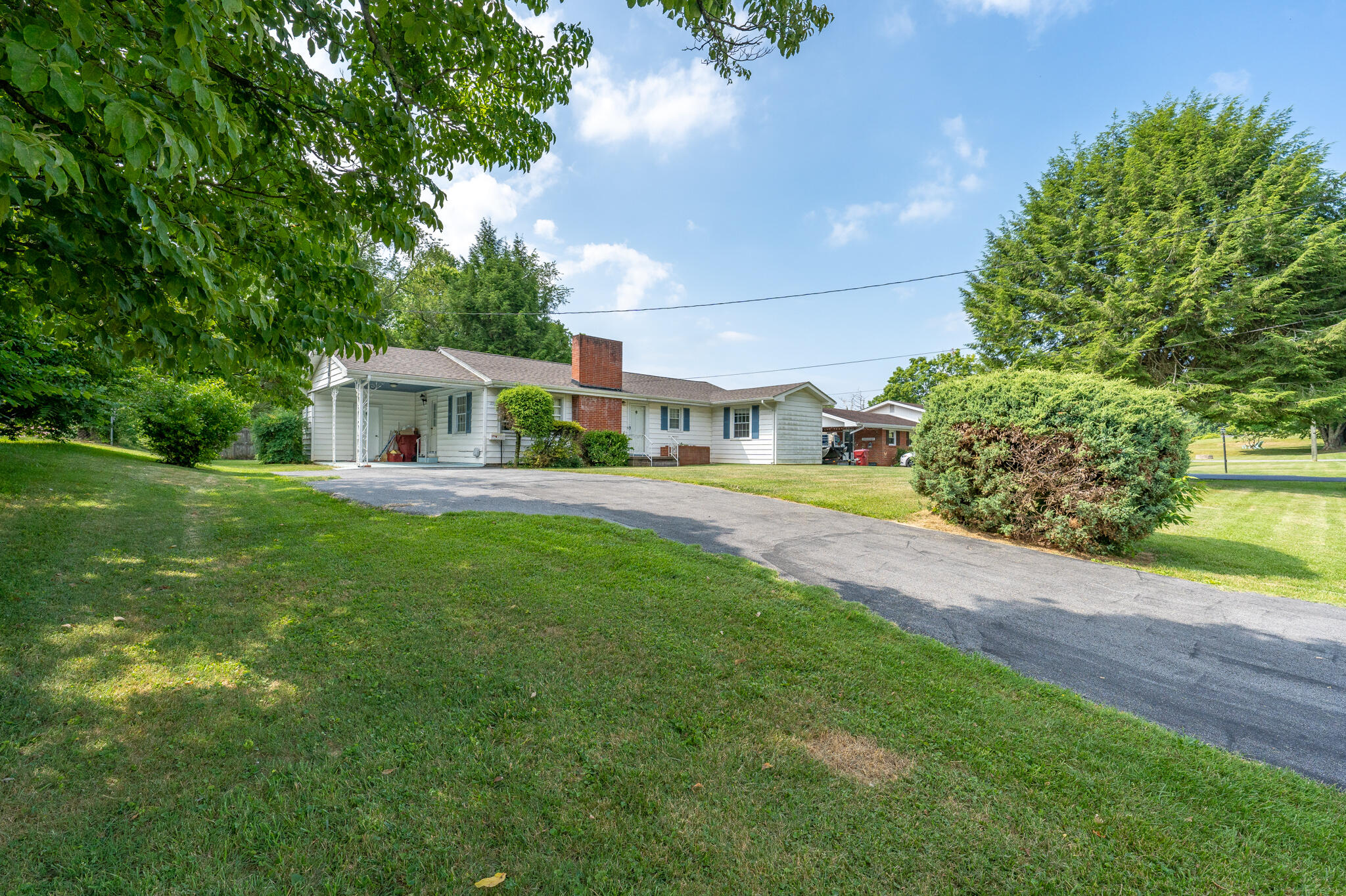 2211 Wyndale Road Johnson City, TN 37604 - Photo 2 of 33 2211 Wyndale Rd (1 of 42)