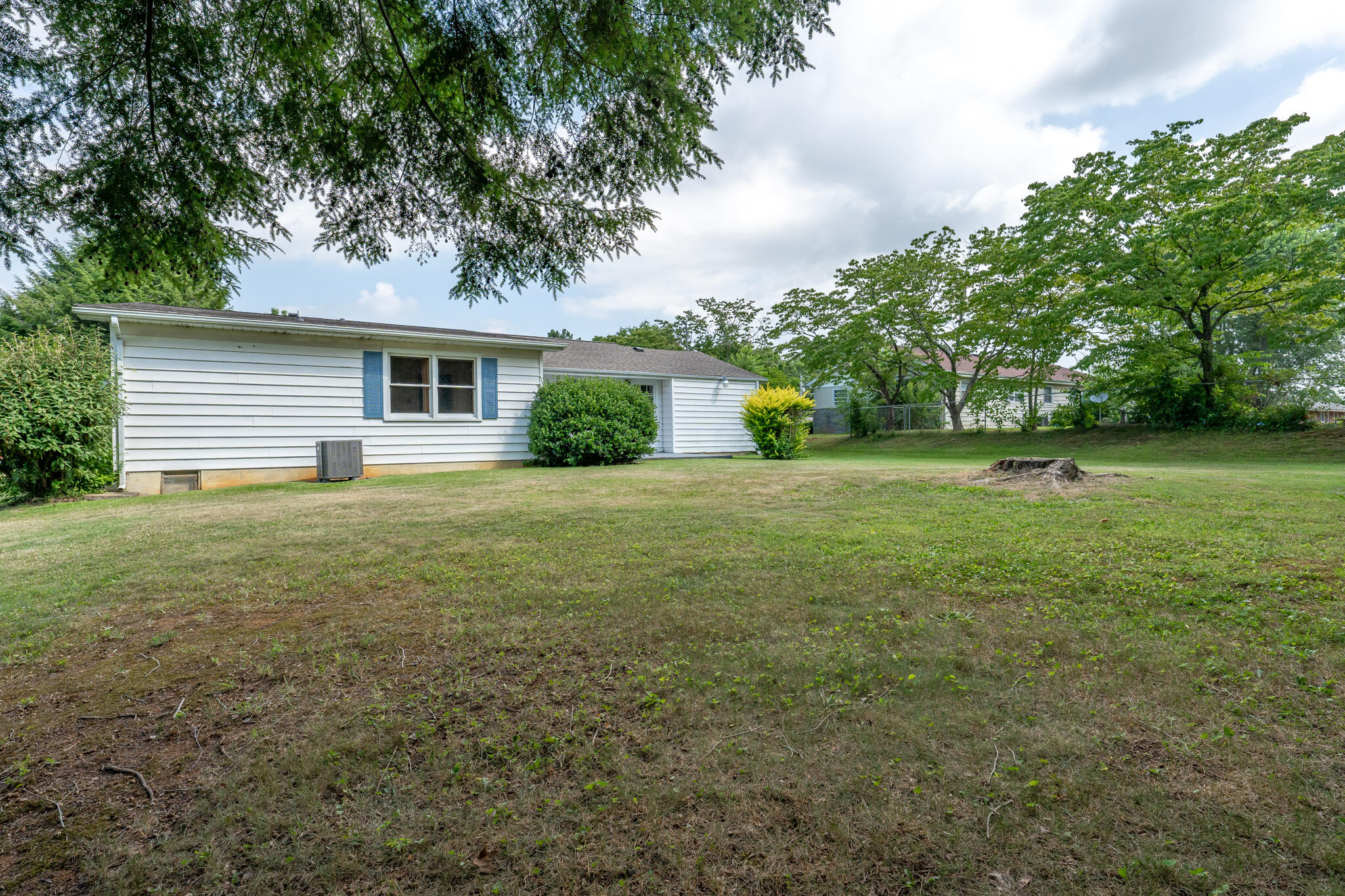 2211 Wyndale Road Johnson City, TN 37604 - Photo 31 of 33 2211 Wyndale Rd (15 of 42)