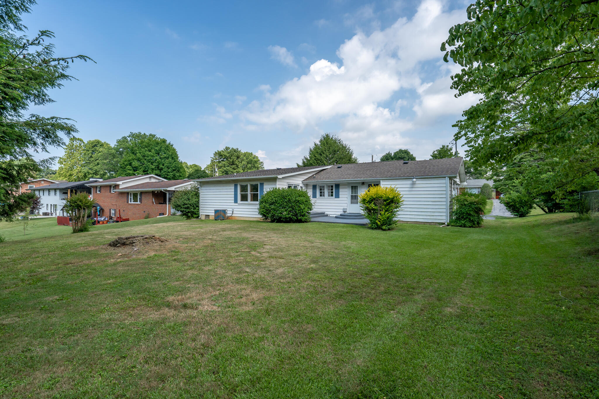 2211 Wyndale Road Johnson City, TN 37604 - Photo 33 of 33 2211 Wyndale Rd (17 of 42)