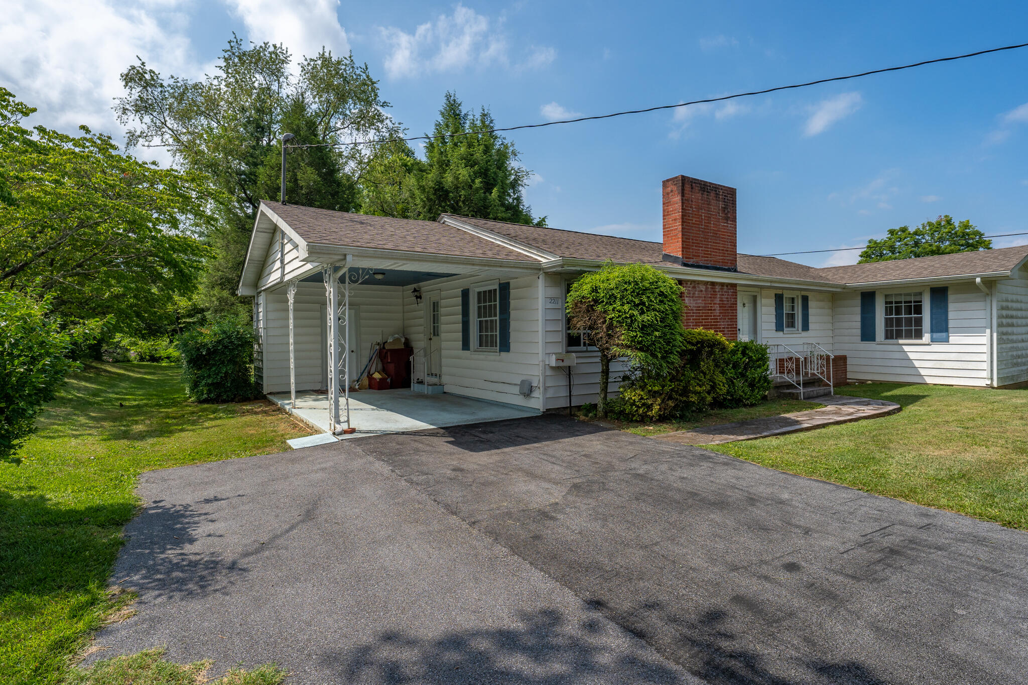 2211 Wyndale Road Johnson City, TN 37604 - Photo 4 of 33 2211 Wyndale Rd (6 of 42)